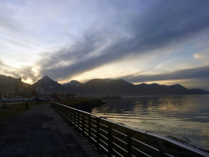 Ushuaia - Fin del mundo - Las montañas desde la costa