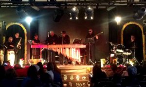 La banda tocando en Dia de Muertos en el Panteón de Guerrero
