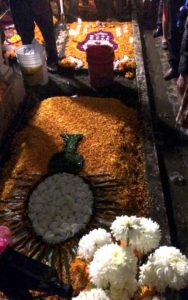 Dia de muertos en MIxquic - Adornos y calacas